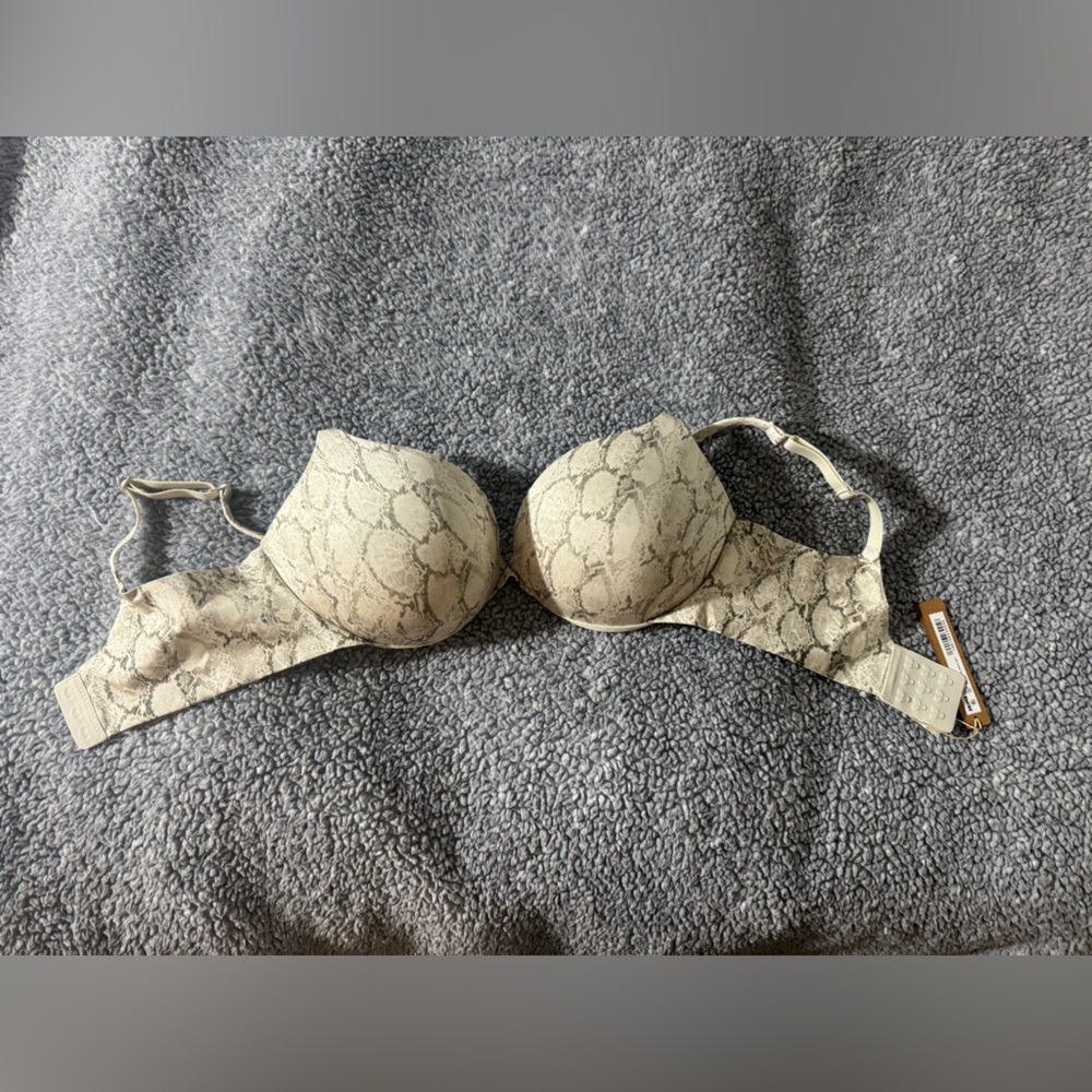 SKIMS Neutral Pastel Snake Print Plunge Bra - Light Beige - Picture 1 of 2
